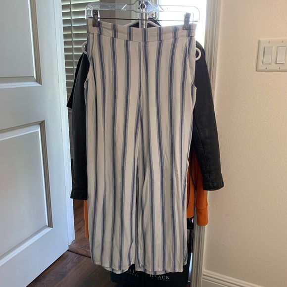 HOLLISTER WHITE BLUE STRIPED FLOWY PANTS CULOTTES - Picture 5 of 7